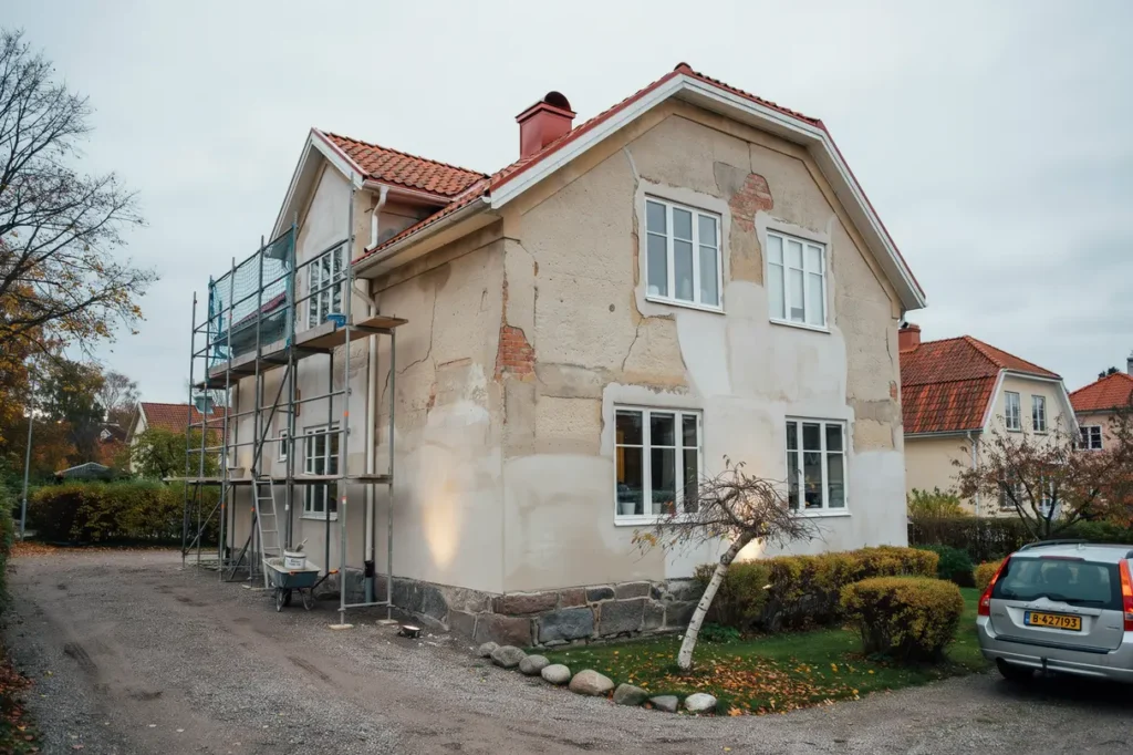 renovera putsad fasad s terst ller du husets skydd utseende och v rde